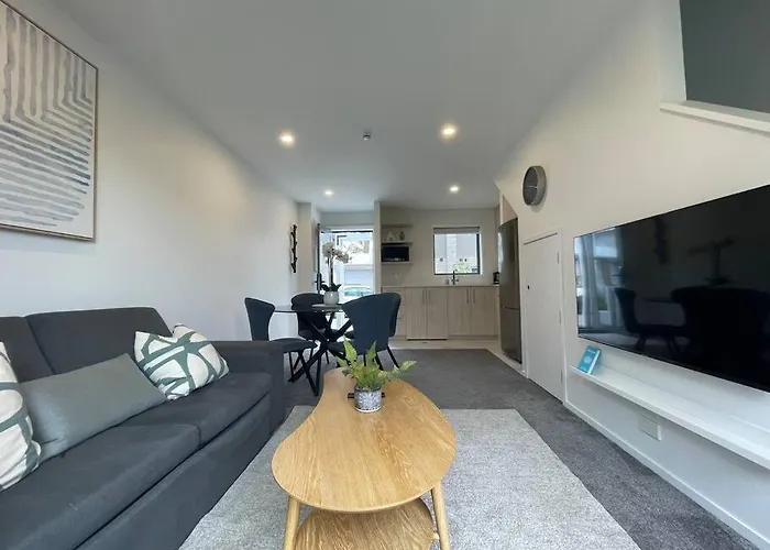 Parkside Retreat - 3 Beds -Sleeps 6 Near Westfield