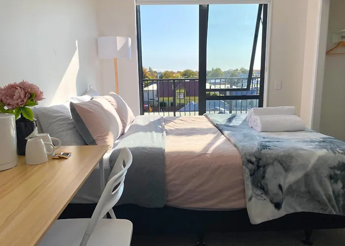 Ensuite Room In Central City