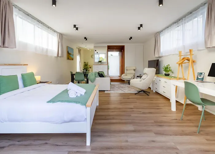 Luxury King Studio With Spa And Private Carpark