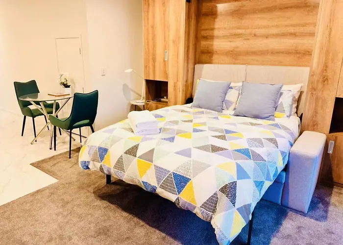 Downtown Studio Haven, Chc