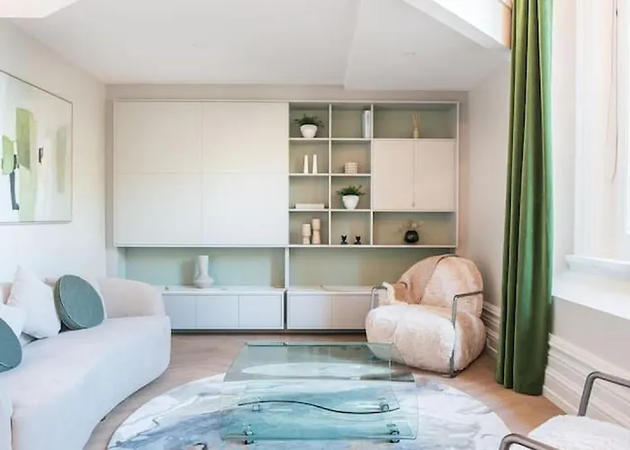 Stunning Heritage Cbd Apartment