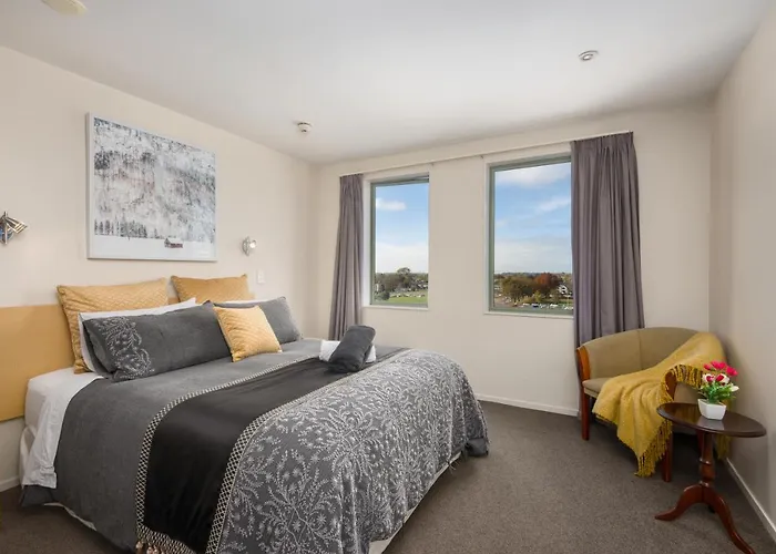 City Center 2Bdr Apartment With Views