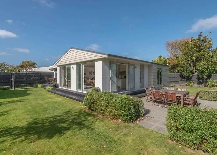 Bed & Breakfast In The Heart Of Fendalton