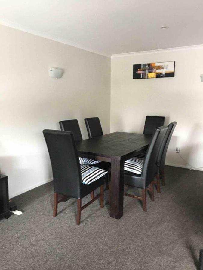 Comfortable Close To Airport Holiday home *