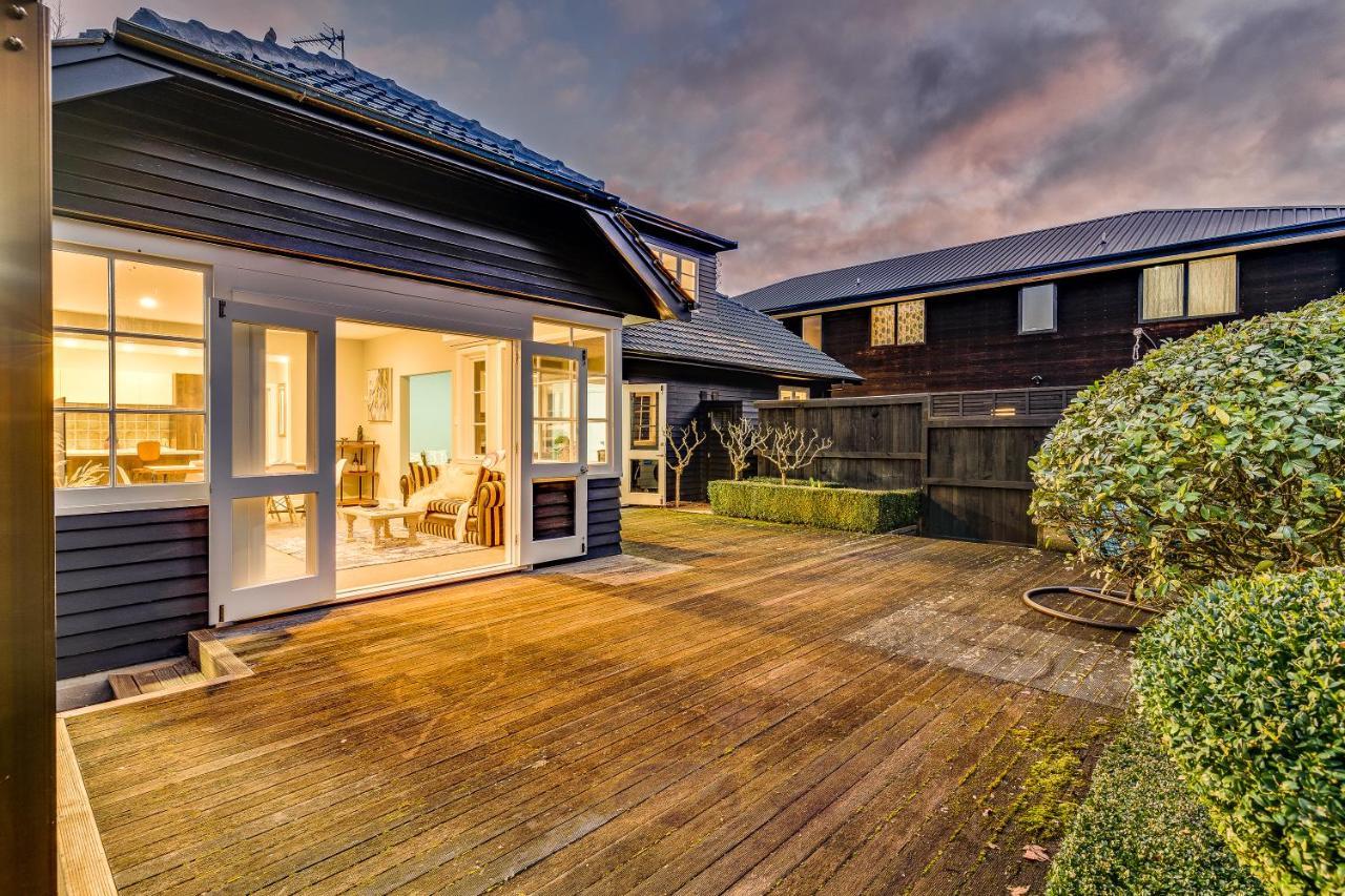 Black Manse With Convenience Christchurch