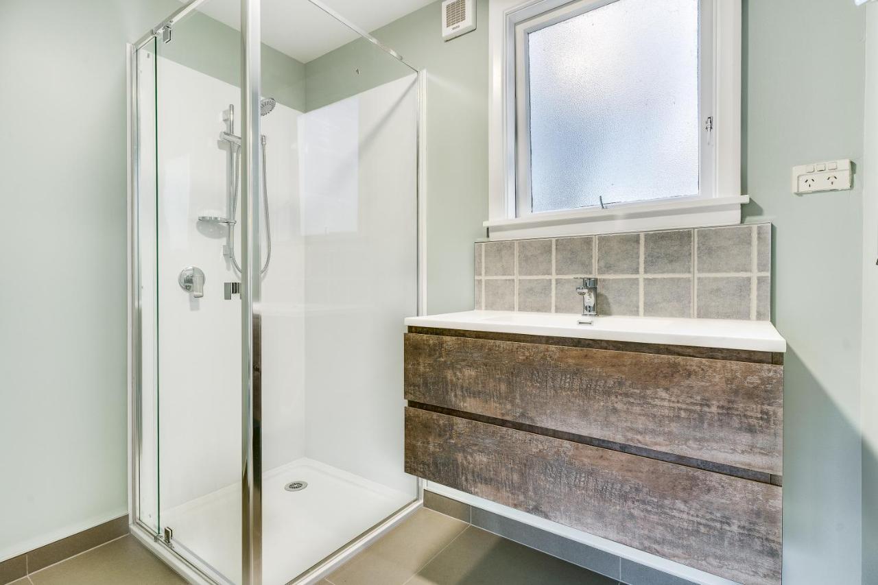 Black Manse With Convenience * Christchurch