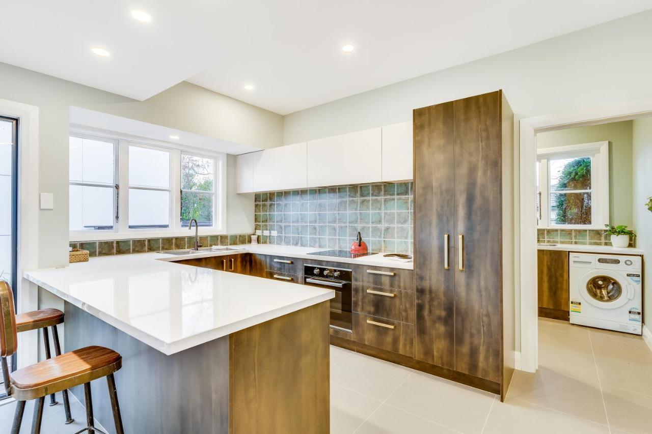 Black Manse With Convenience Holiday home