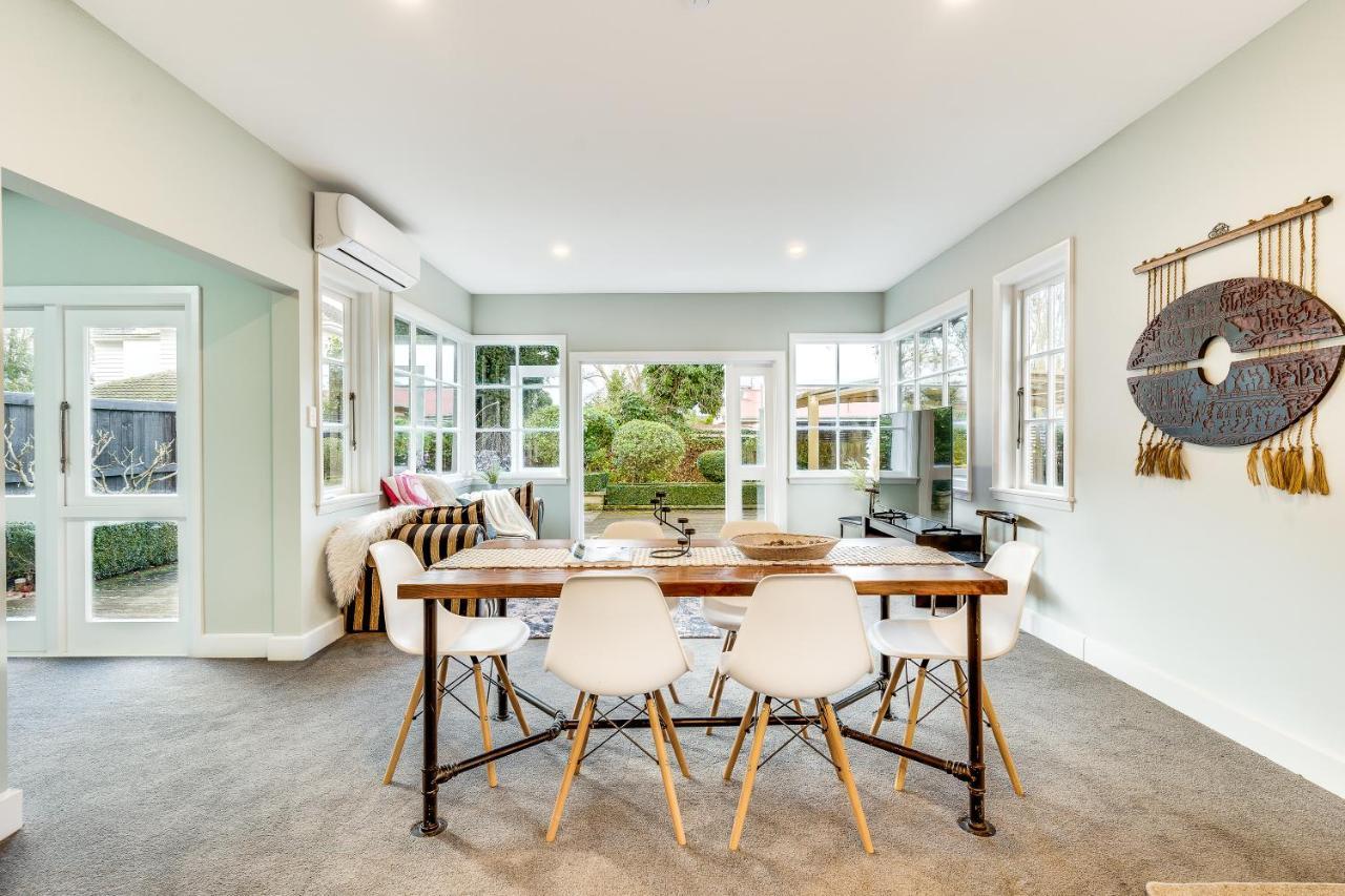 Black Manse With Convenience * Christchurch