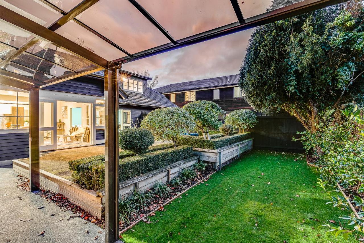 Black Manse With Convenience Christchurch