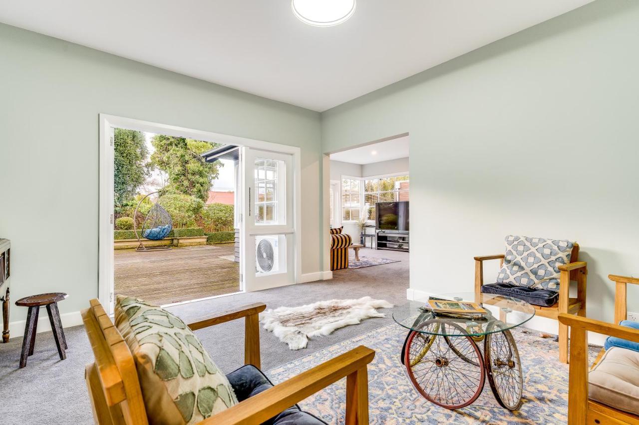 Black Manse With Convenience *
