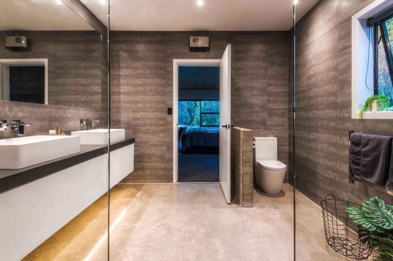 Bridle Path Retreat - Homes *