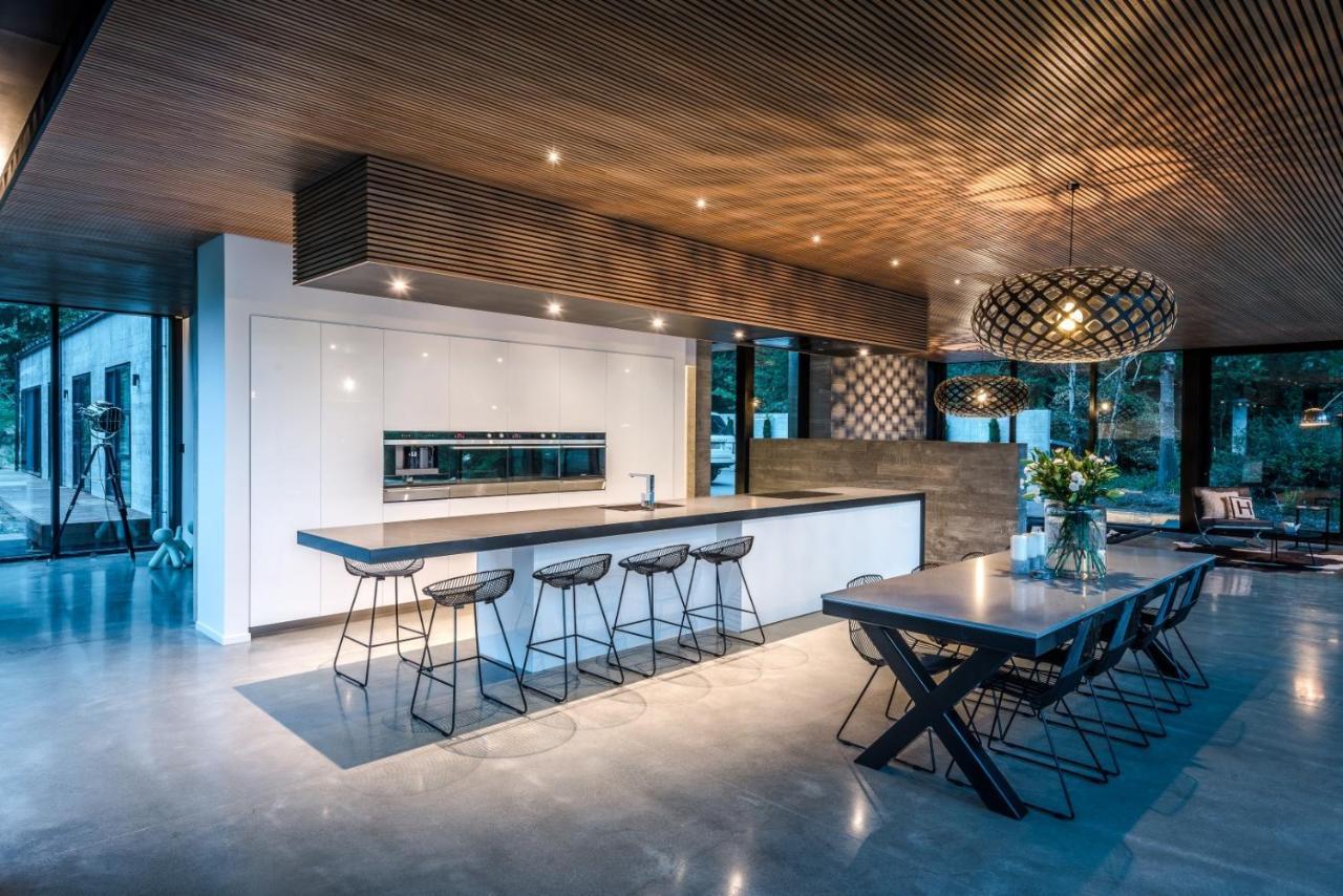 Bridle Path Retreat - Homes