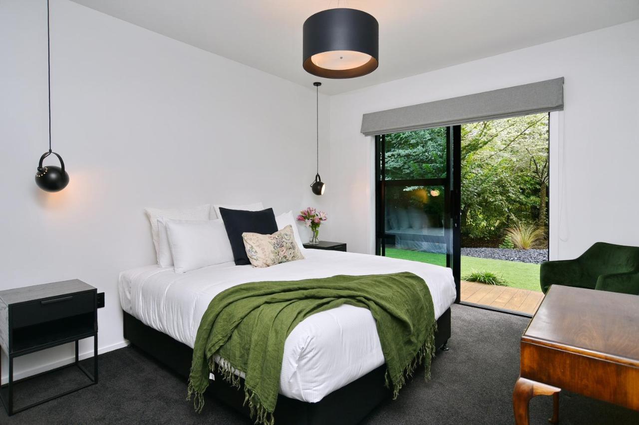 Bridle Path Retreat - Homes