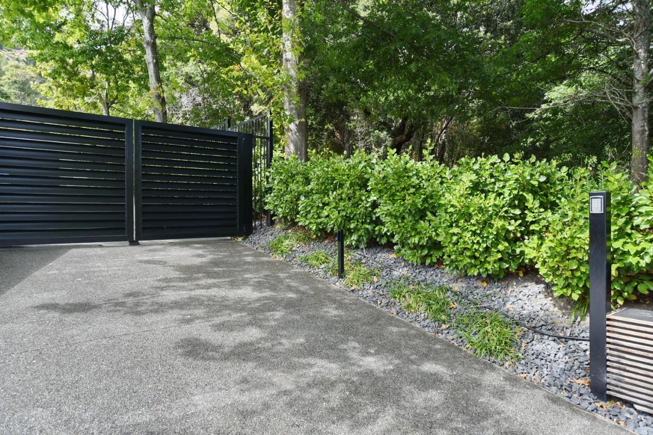Bridle Path Retreat - Homes *