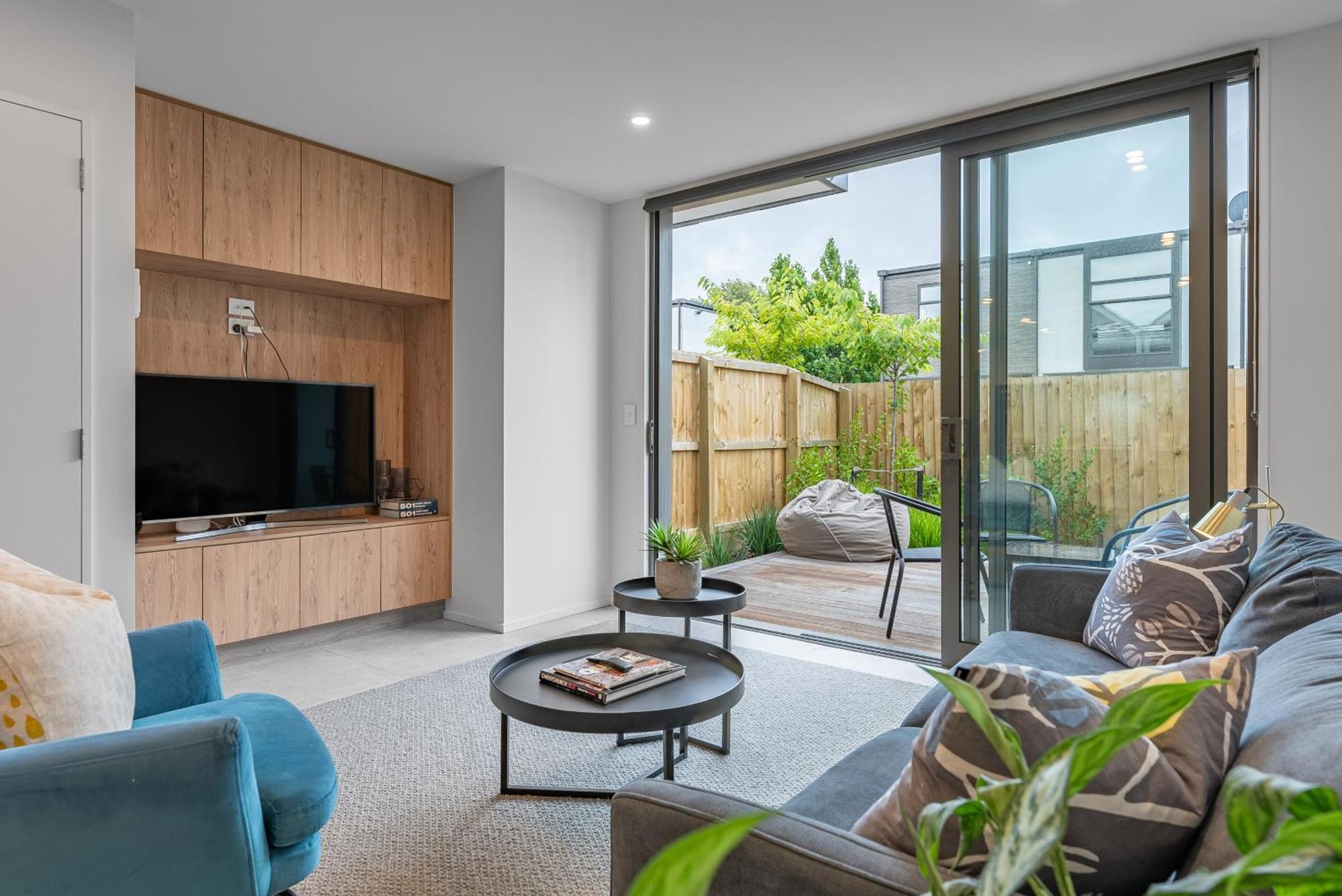 Holiday home Urban Nest - Entire Townhouse And Free Parking *