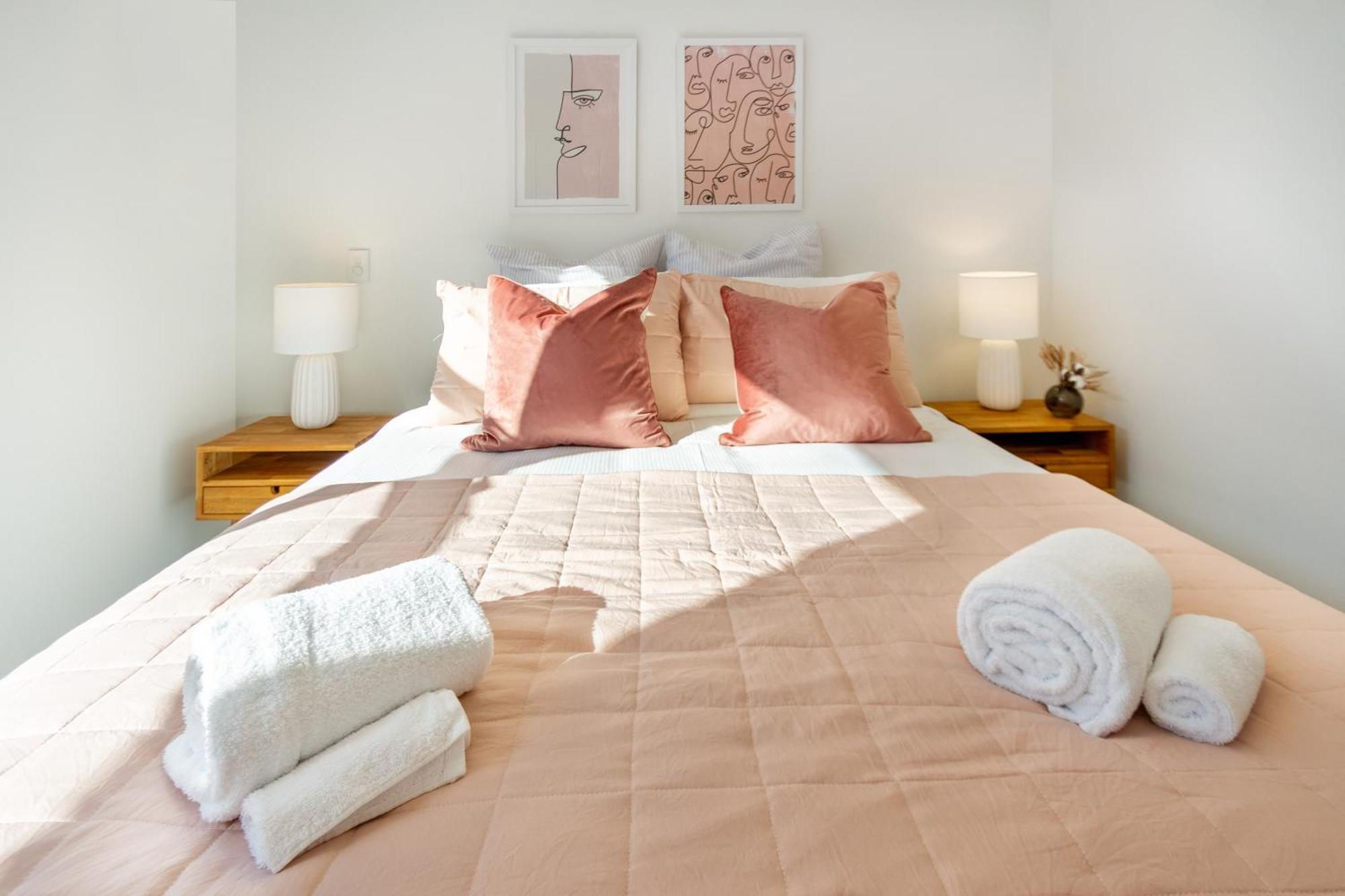 Modern 2 Bed, Hagley Park, Riverside Market Apartment *