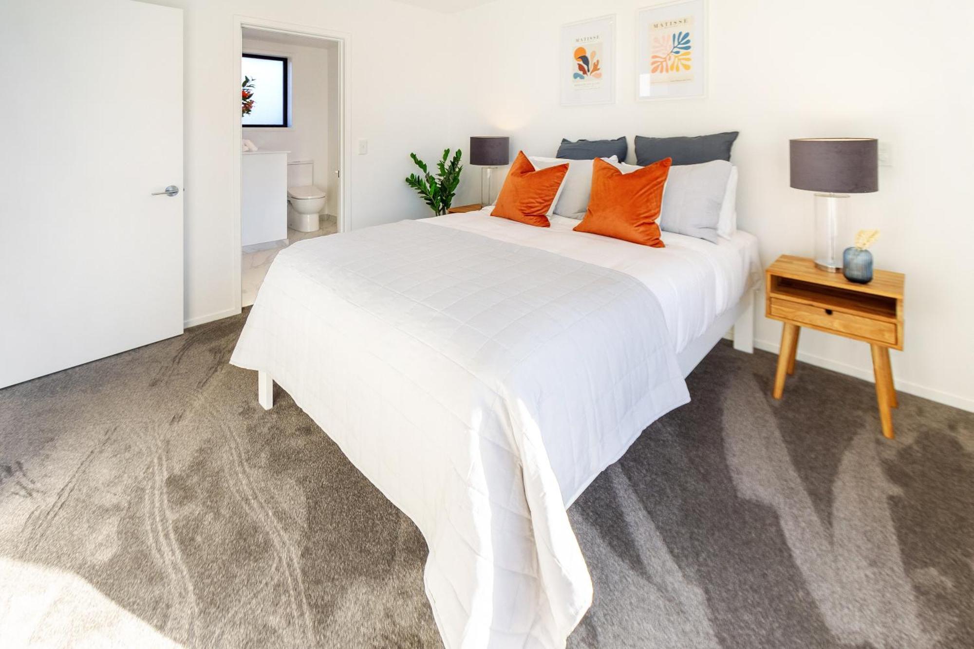 Modern 2 Bed, Hagley Park, Riverside Market Apartment *