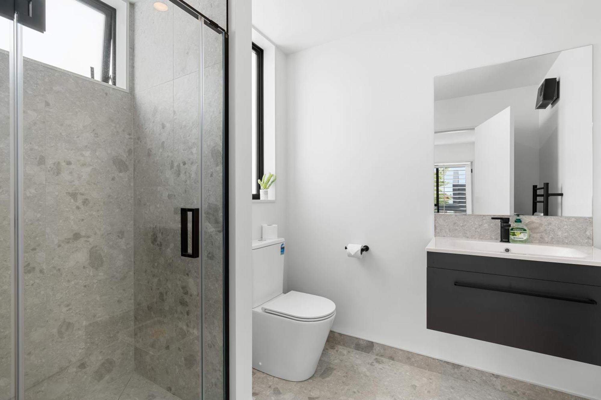 Deluxe Downtown 3 Bed 3 Bath