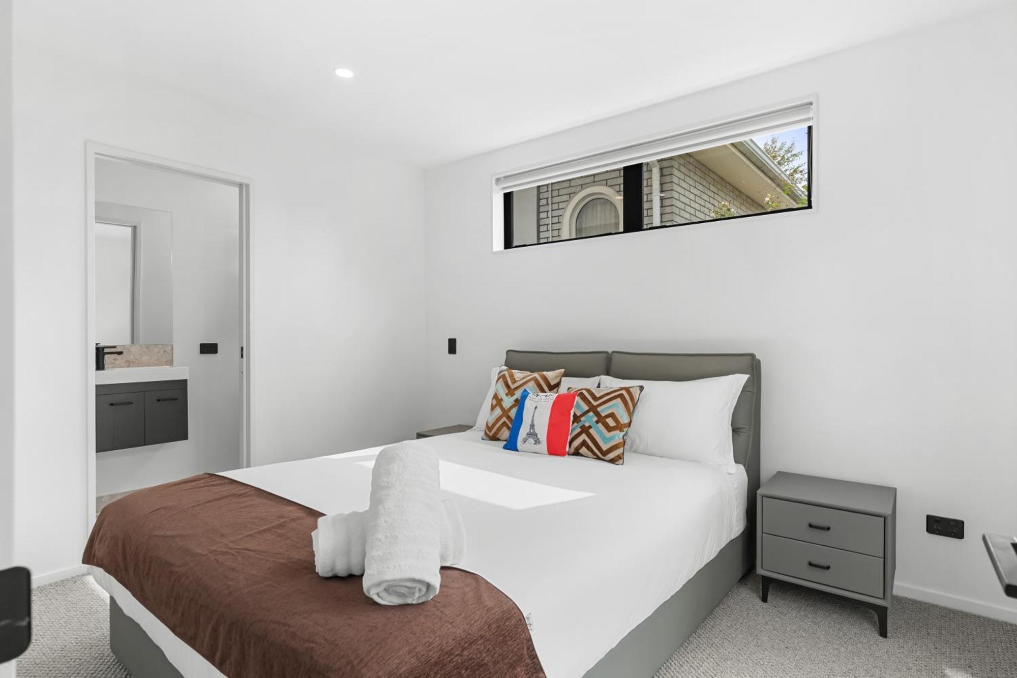 Deluxe Downtown 3 Bed 3 Bath Christchurch