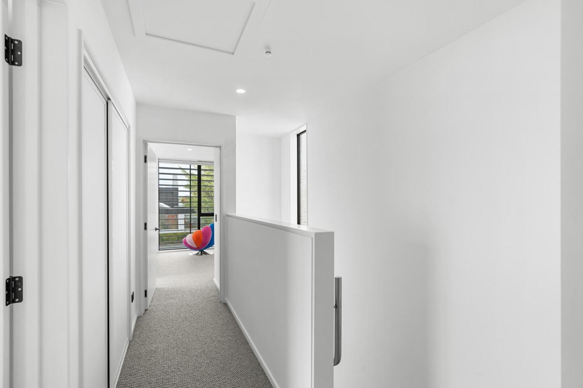 Deluxe Downtown 3 Bed 3 Bath Apartment