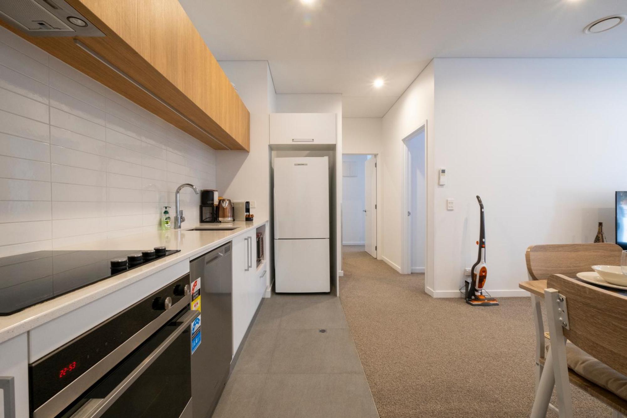 Modern, Ground Floor , Cbd, Free Parking, 2-3 Beds