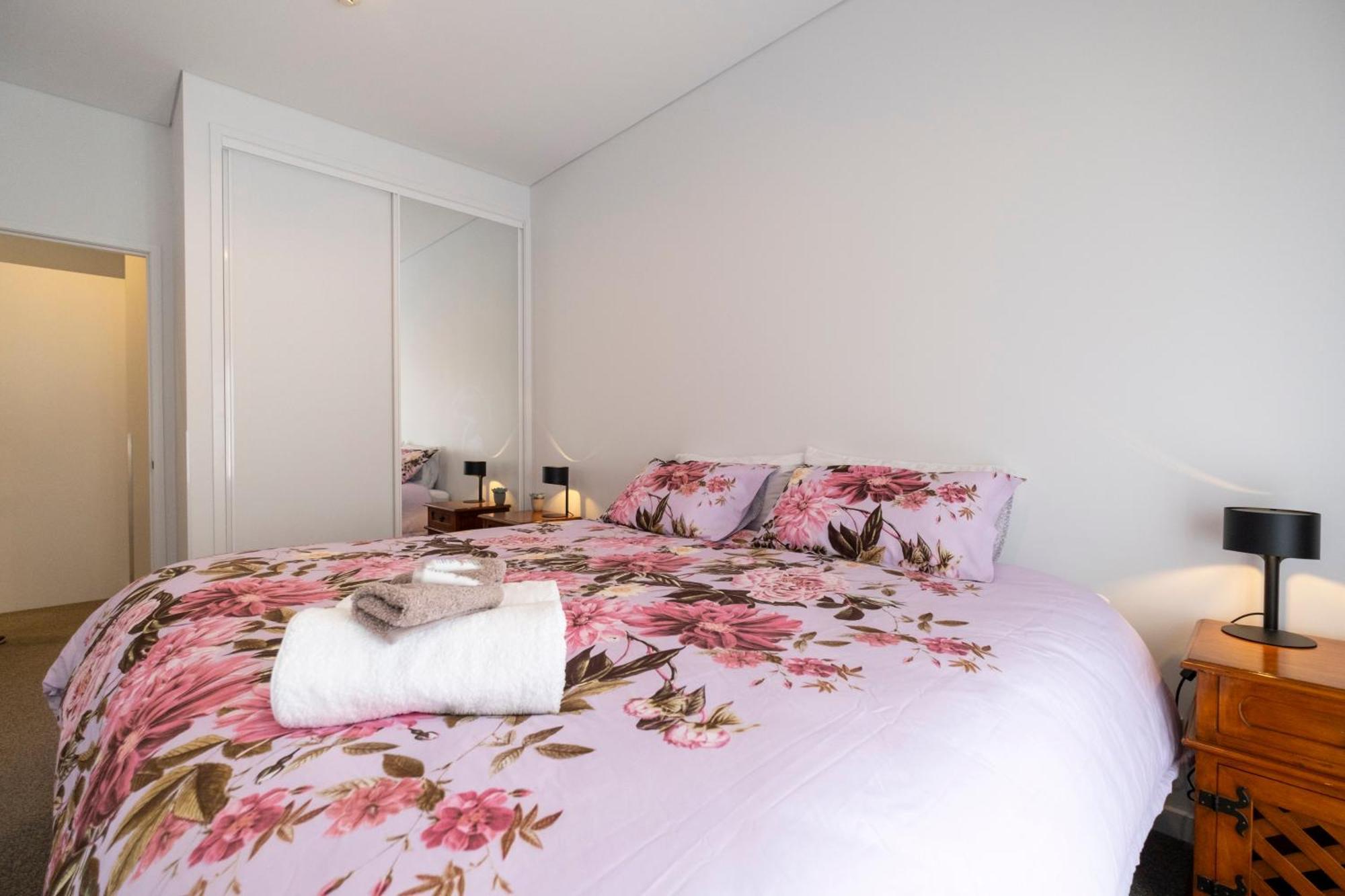 Modern, Ground Floor , Cbd, Free Parking, 2-3 Beds Apartment Christchurch