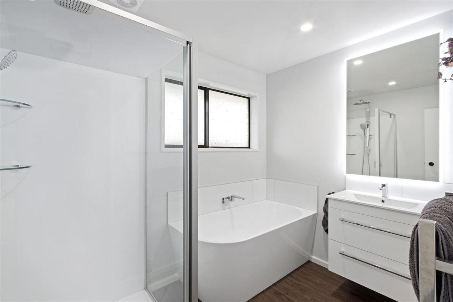 Spacious Near Airport Guest house *