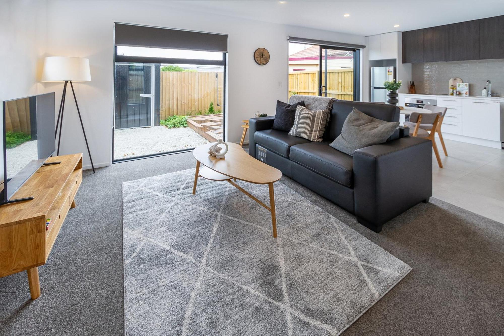 2br Townhouse: Cosy, Close To City, Car Park *