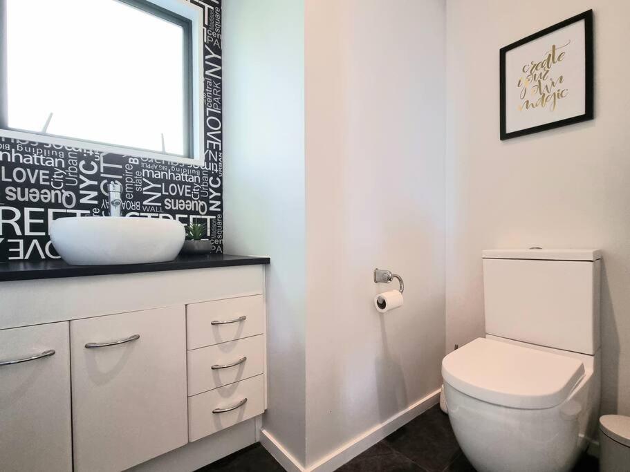 4brm Family House In Cashmere -sleeps 7 *
