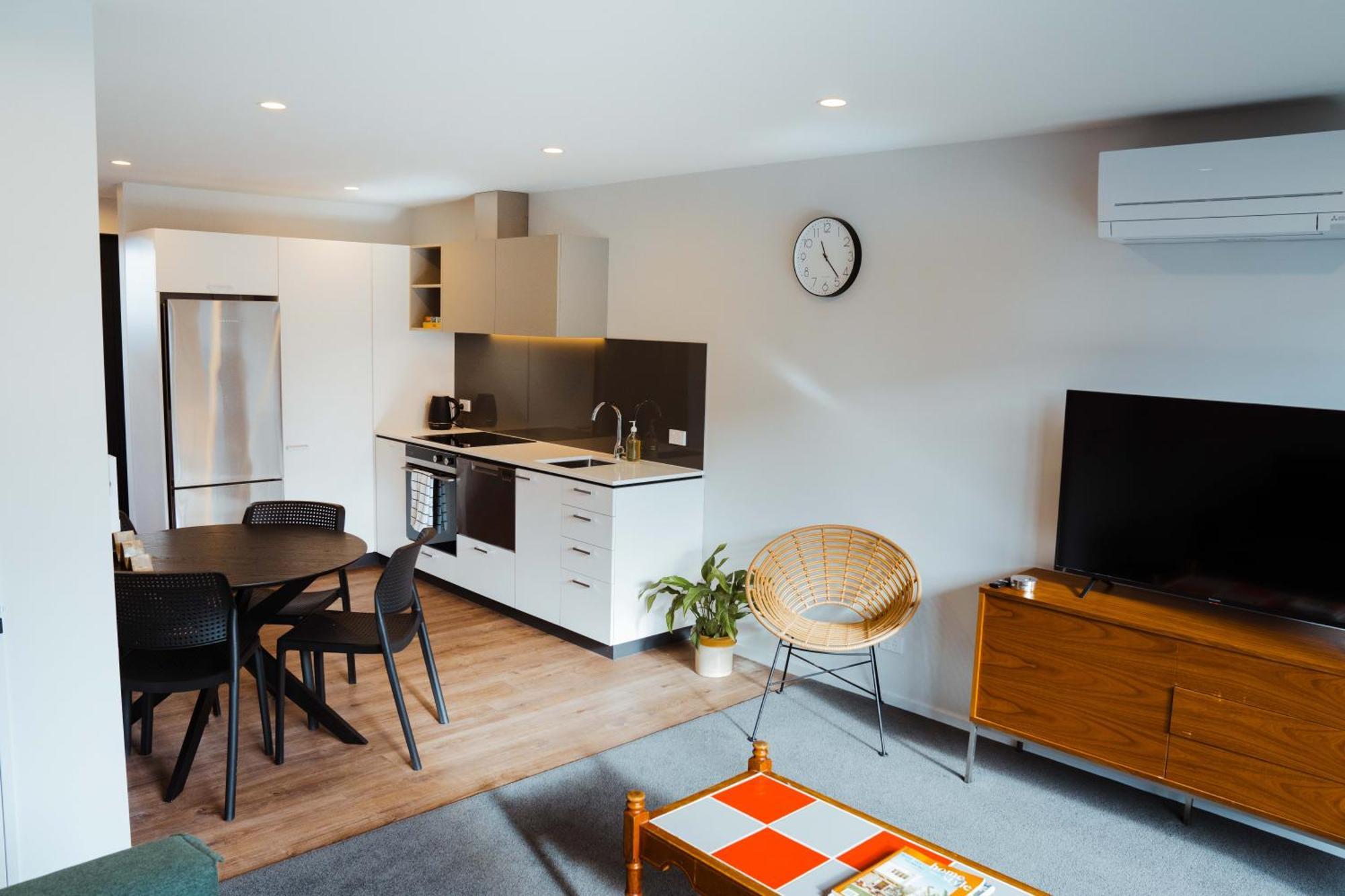 New Townhouse, Heart Of Centre, 2 Bed 2 Bath, Car Park