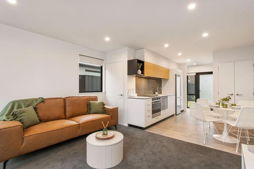 Style Location New Sunny 2bdrms Free Park Apartment