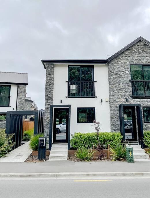 Hagley Park Townhouse Apartment *