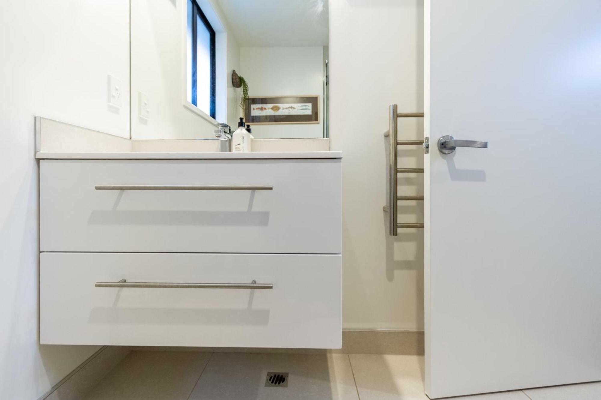 Your Charming And Cosy Urban Away From Christchurch