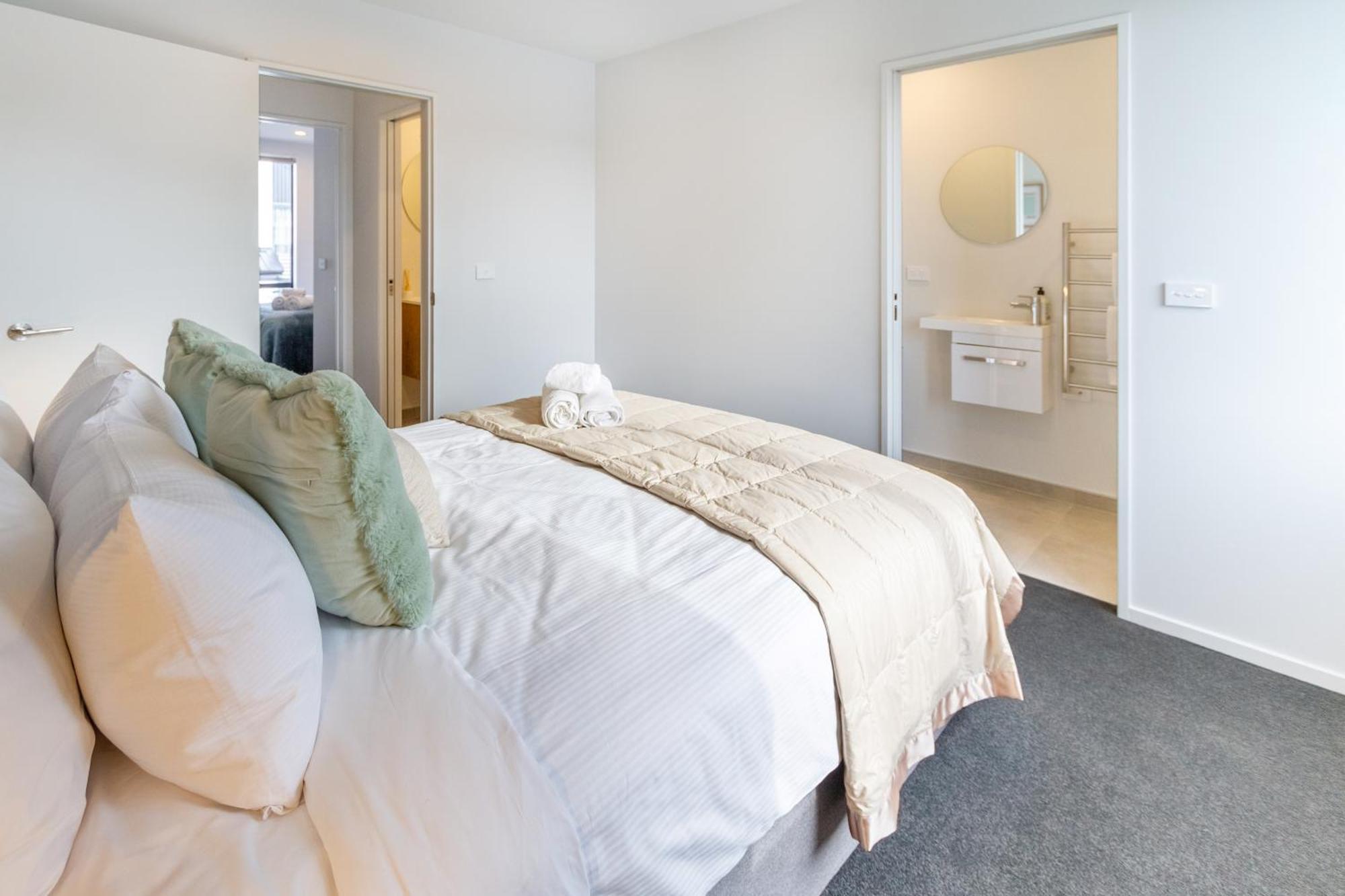 Serene 2 Bed Cbd Retreat Apartment