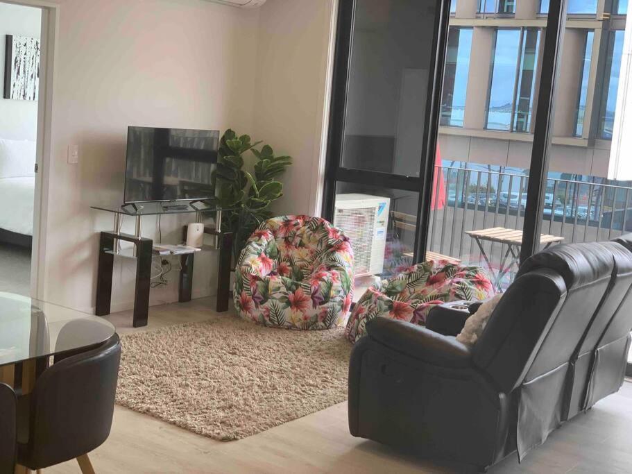 2 Bedrooms Apprtmt Underground Parking In Cbd