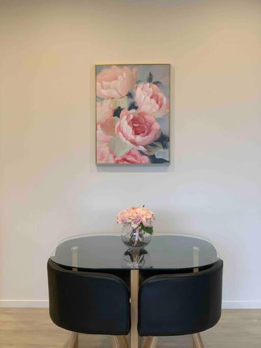 Apartment 2 Bedrooms Apprtmt Underground Parking In Cbd *