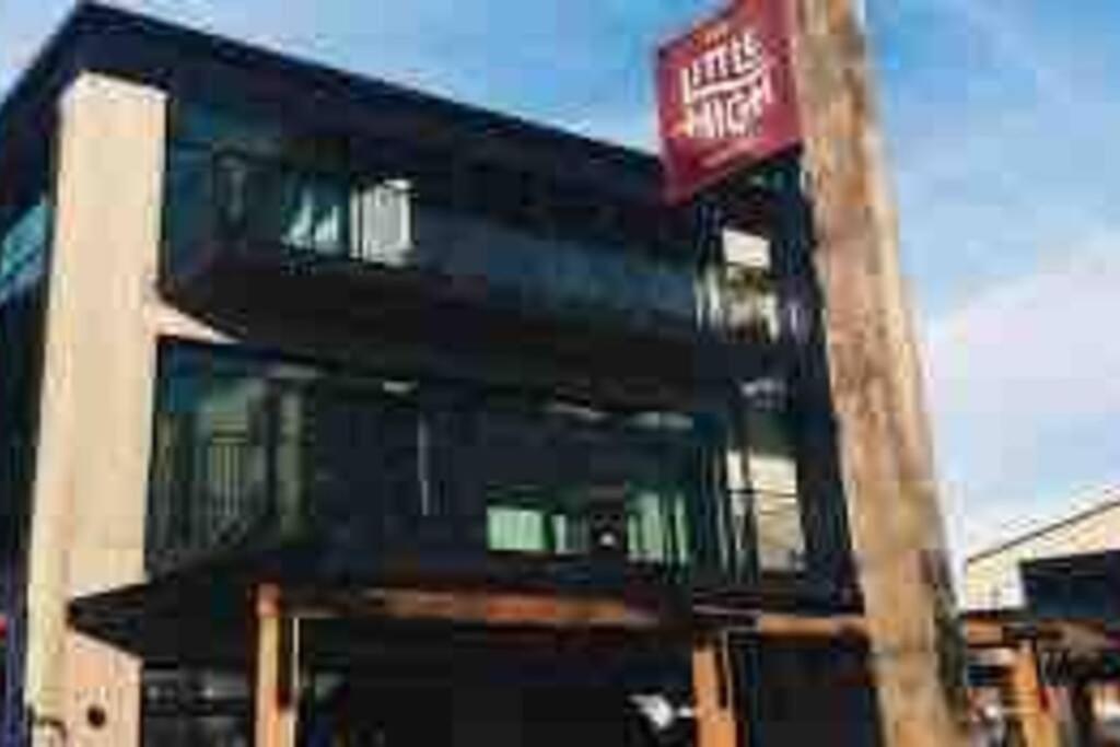 2 Bedrooms Apprtmt Underground Parking In Cbd *