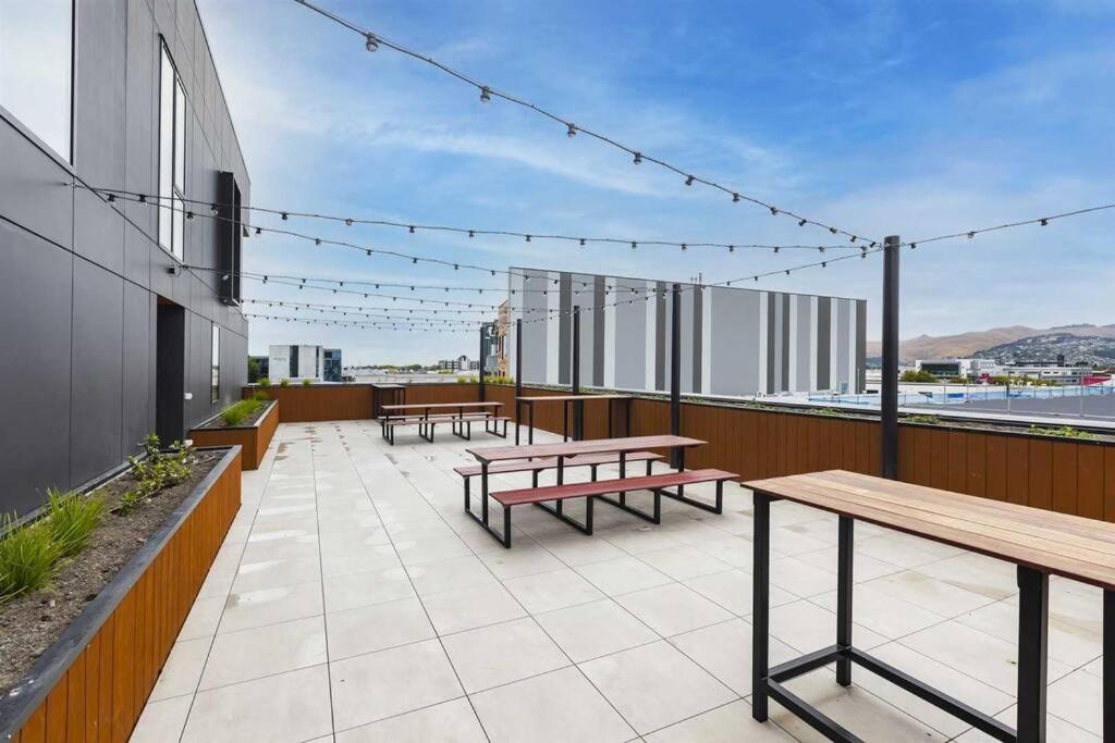2 Bedrooms Apprtmt Underground Parking In Cbd Apartment