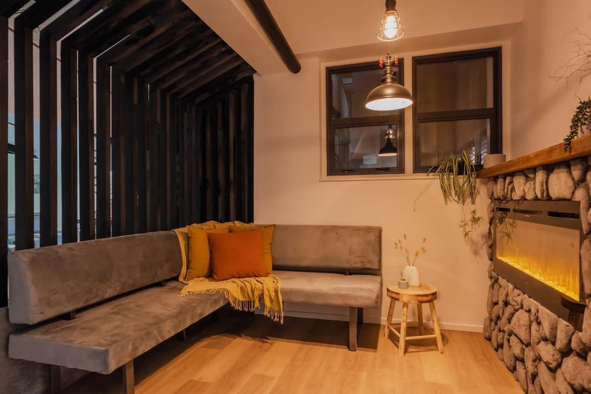 Loft - Sleeps 10 Christchurch