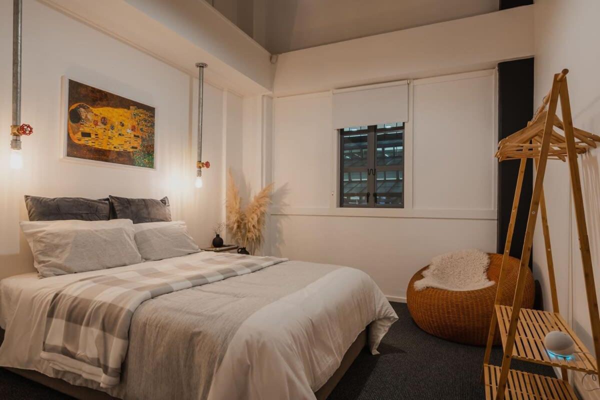 Loft - Sleeps 10 *