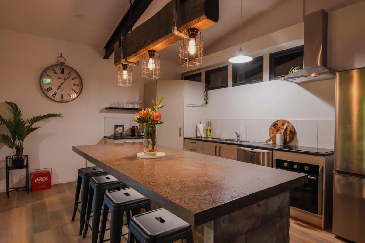 Loft - Sleeps 10 *
