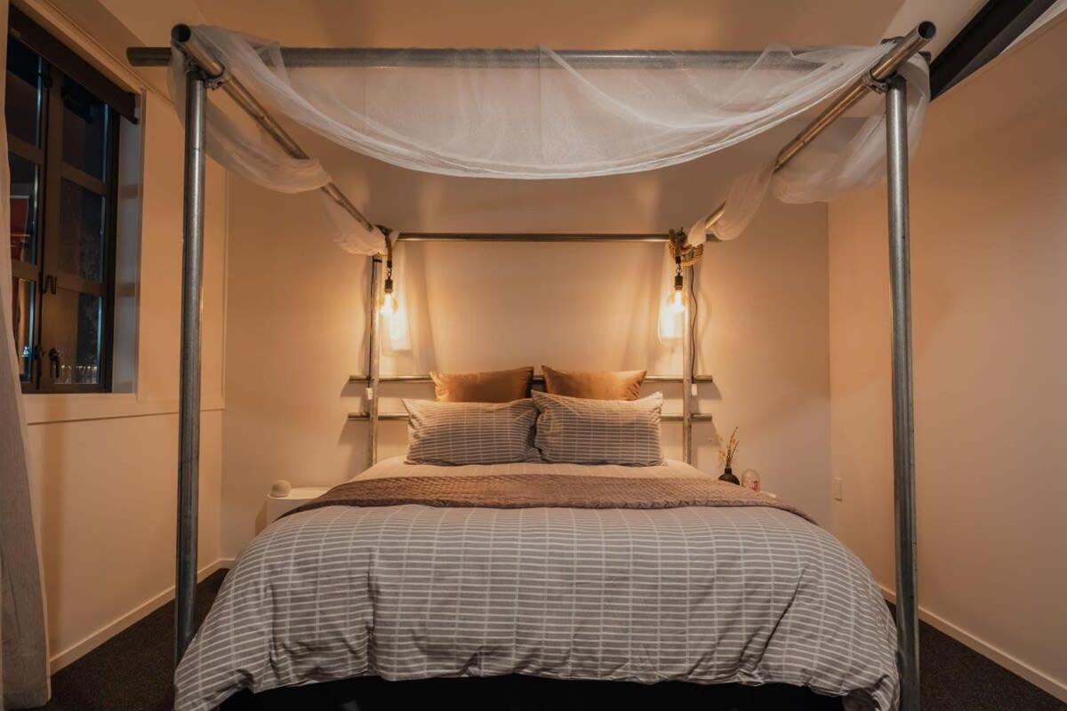Loft - Sleeps 10 Christchurch