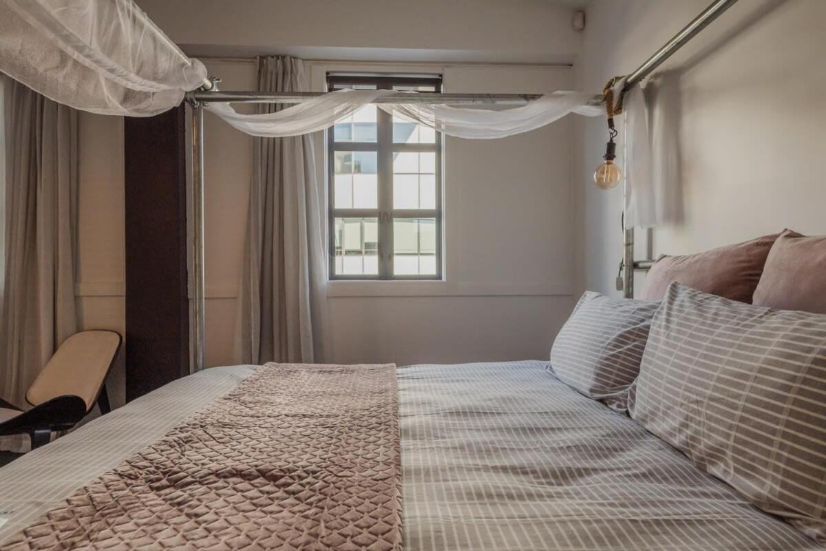 Loft - Sleeps 10 *
