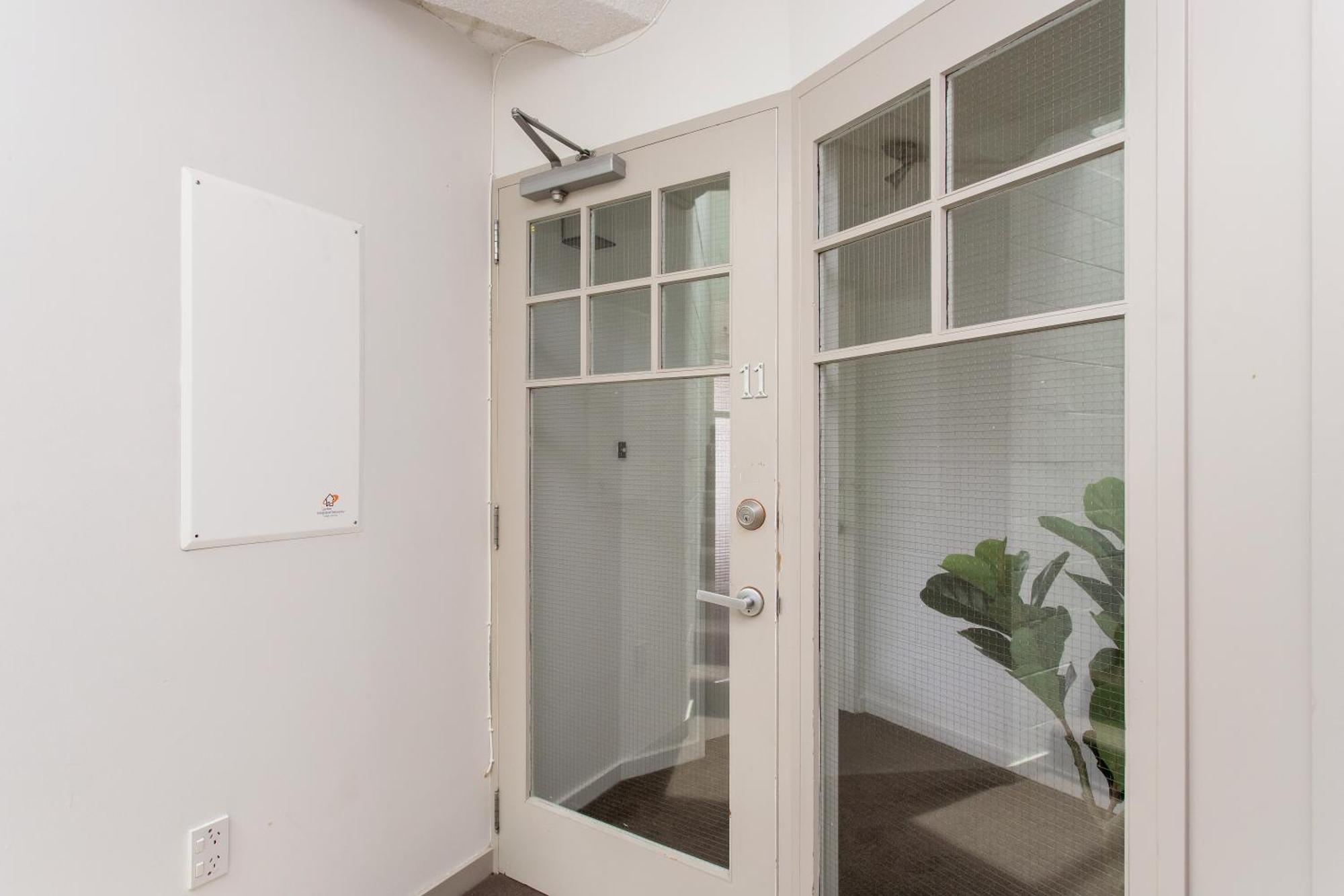 Apartment Prime Cbd Hospital Location Garage 2bdrms *