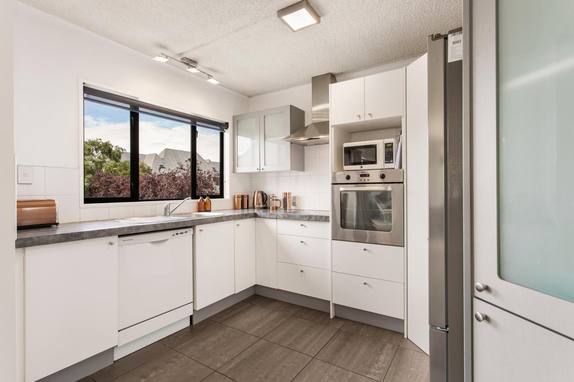 Apartment Prime Cbd Hospital Location Garage 2bdrms