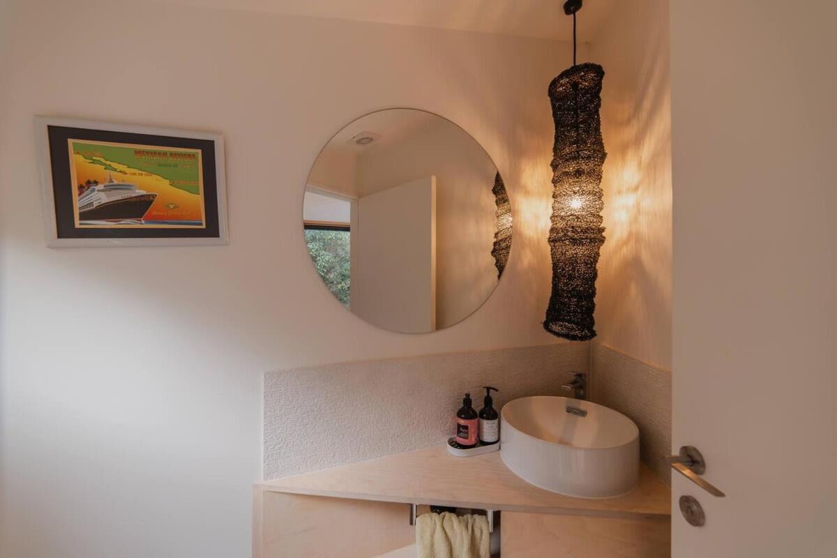 Ocean Views At Rapanui Lodge- 4br Gem With Parking Christchurch
