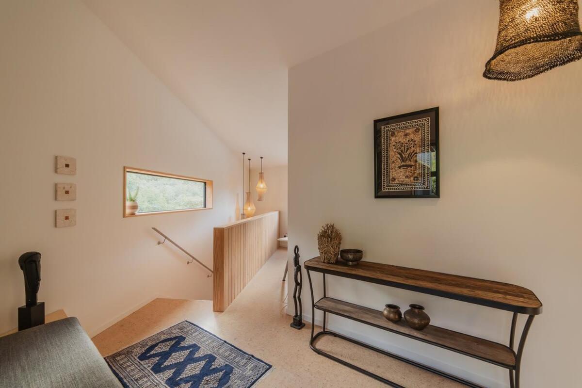 Ocean Views At Rapanui Lodge- 4br Gem With Parking Holiday home