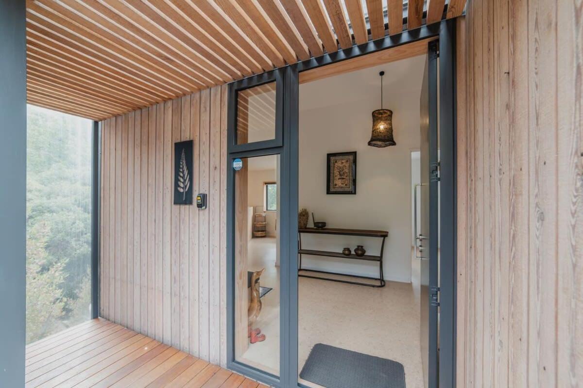 Ocean Views At Rapanui Lodge- 4br Gem With Parking Holiday home