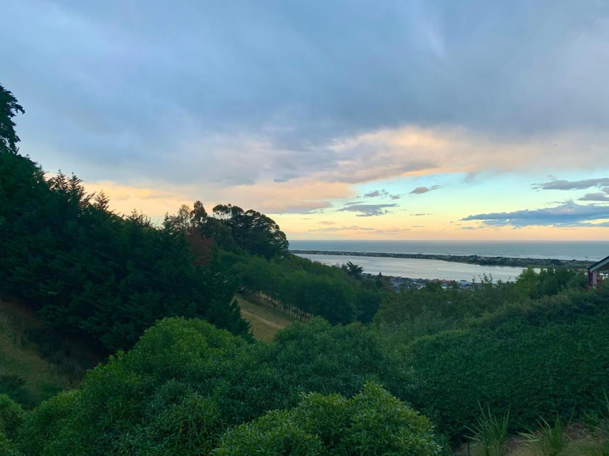Ocean Views At Rapanui Lodge- 4br Gem With Parking Christchurch