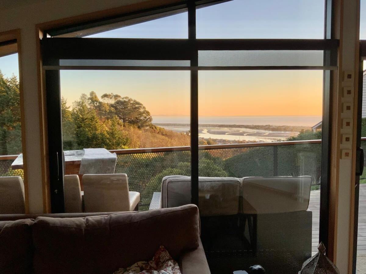 Ocean Views At Rapanui Lodge- 4br Gem With Parking